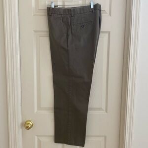 Dockets Flat Front Classic Fit W34 L30